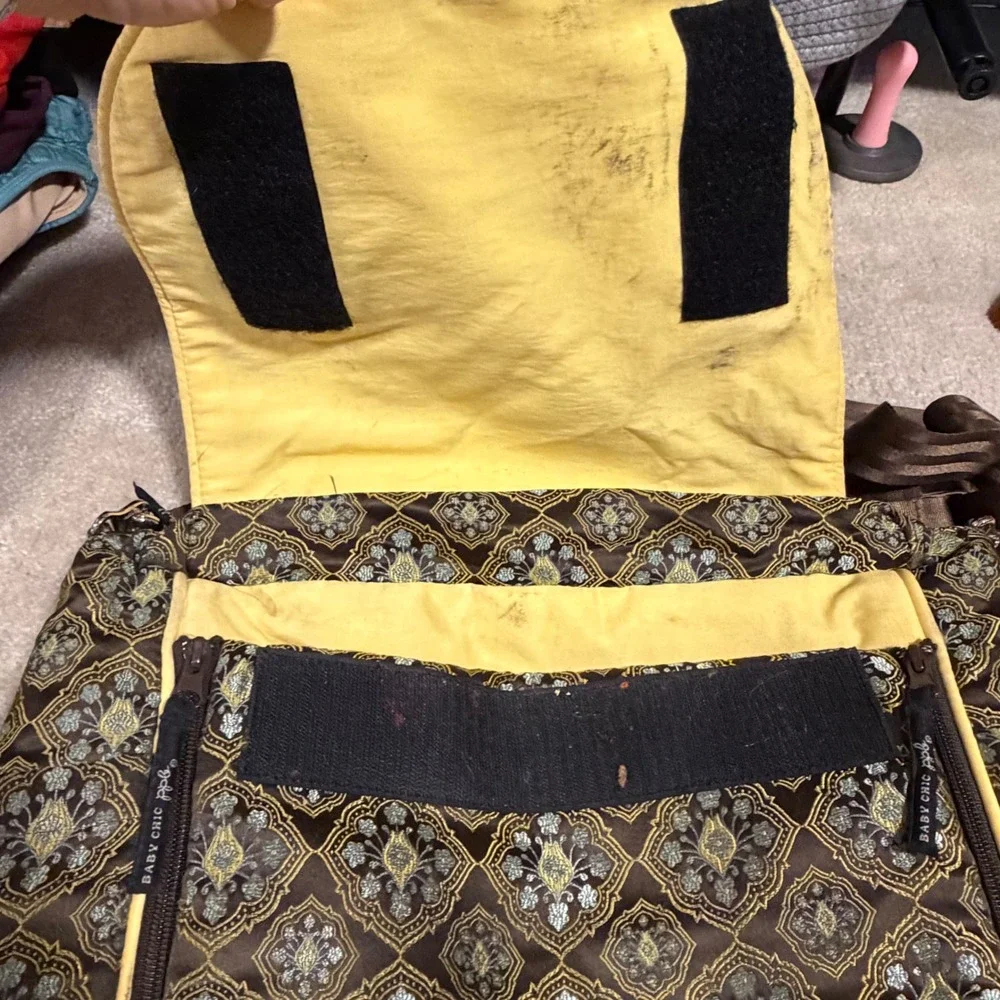 Petunia Pickle Bottom Baby Chic Diaper Bag Brown Gold Damask Brocade Messenger